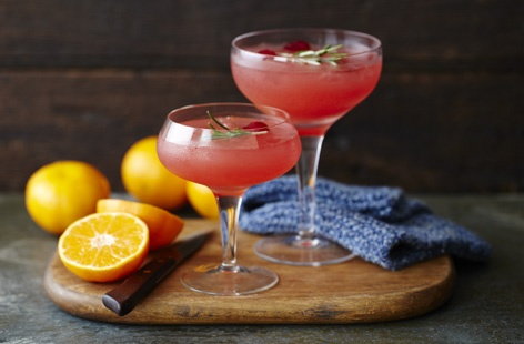 This delicious combination of sweet clementine and tart cranberry is sure to perk up any evening