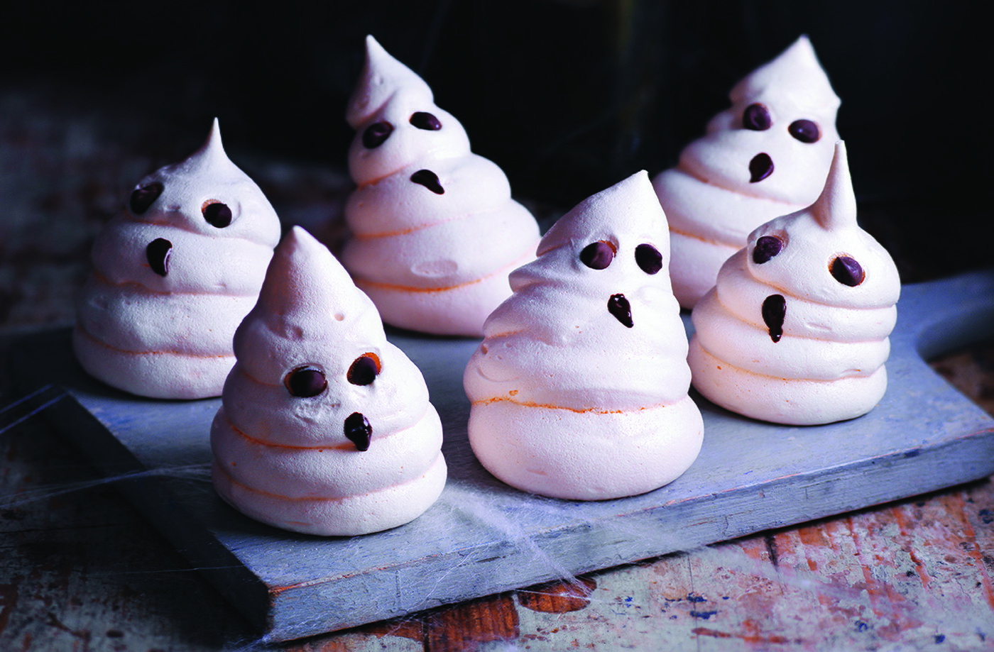 Spooky meringue ghosts recipe